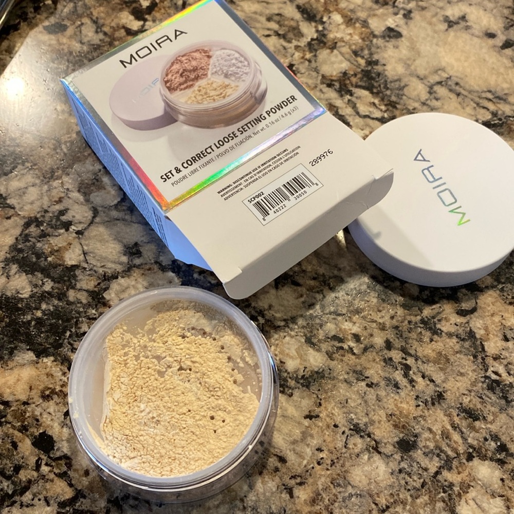 Moira set and correct loose powder 02 translucent